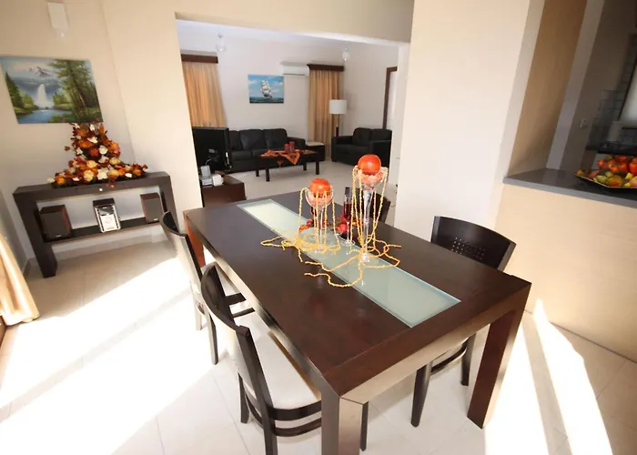 Luxury Rental, Two Bedroom With Private Pool And Garden, Вилла