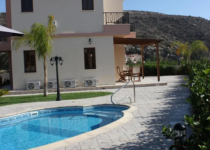 Luxury Rental, Two Bedroom With Private Pool And Garden, Писсури