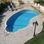 Βίλα Luxury Rental, Two Bedroom With Private Pool And Garden,