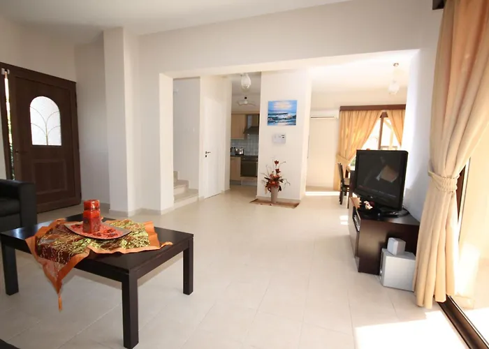 Luxury Rental, Two Bedroom With Private Pool And Garden, 빌라